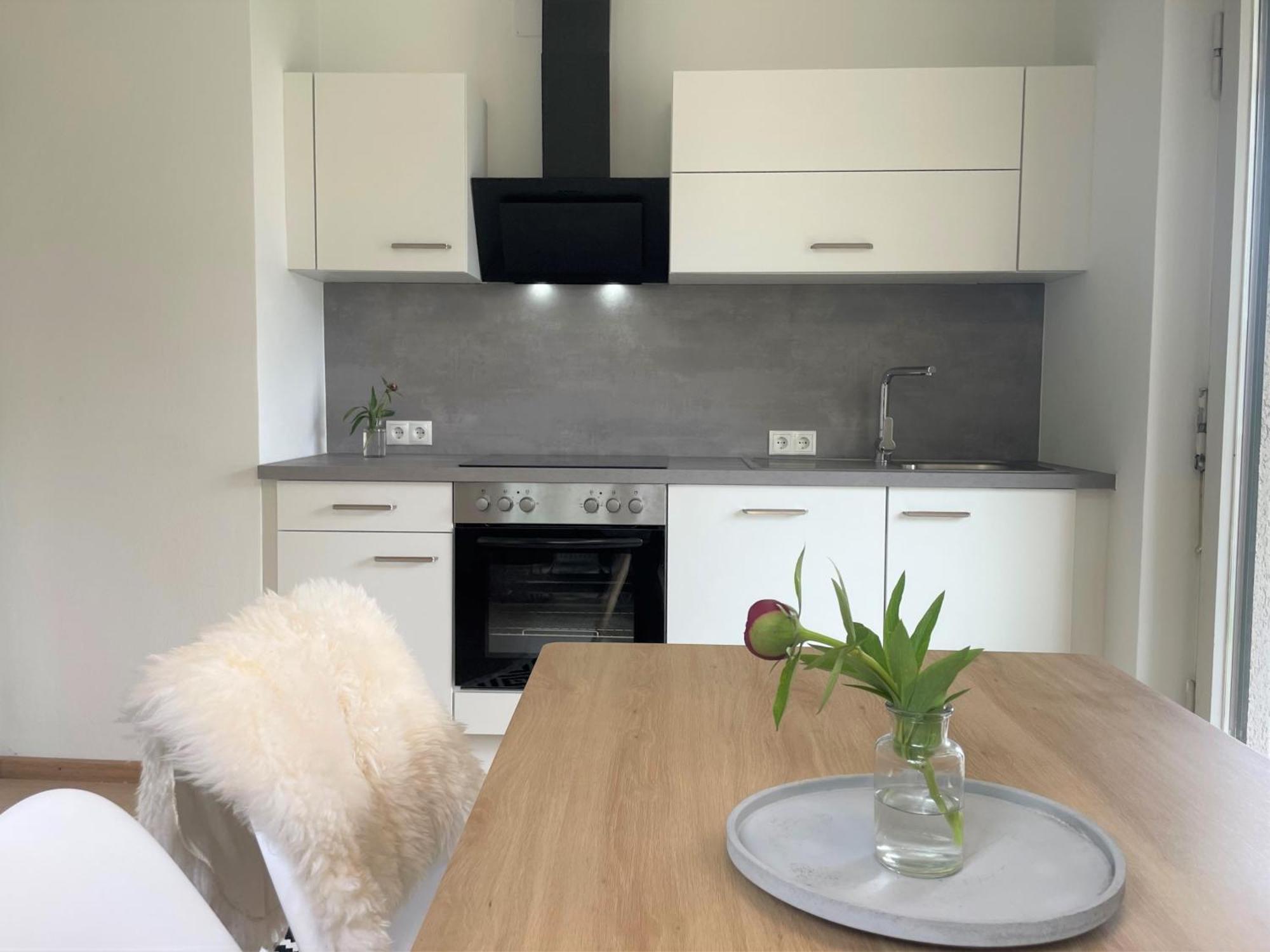 Crown Living Design Apartment - 2 Schlafzimmer - Kueche - Gratis Parkplatz - Abstellraum Fuer Fahrraeder/Ski Mader Екстер'єр фото