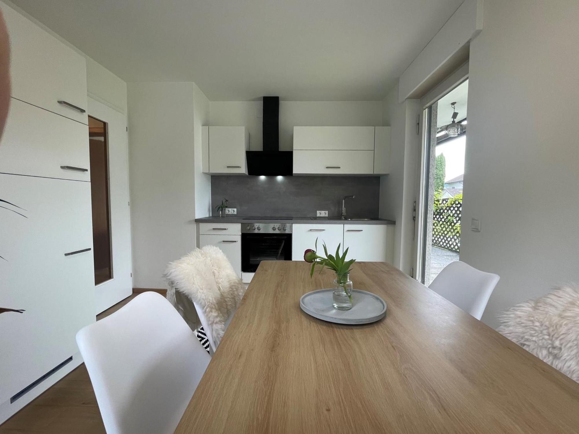 Crown Living Design Apartment - 2 Schlafzimmer - Kueche - Gratis Parkplatz - Abstellraum Fuer Fahrraeder/Ski Mader Екстер'єр фото