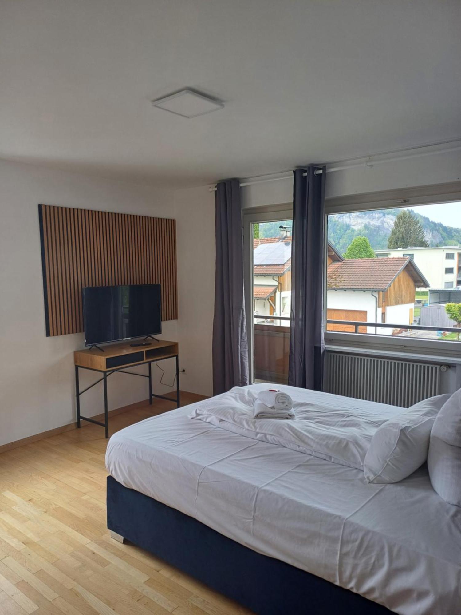 Crown Living Design Apartment - 2 Schlafzimmer - Kueche - Gratis Parkplatz - Abstellraum Fuer Fahrraeder/Ski Mader Екстер'єр фото